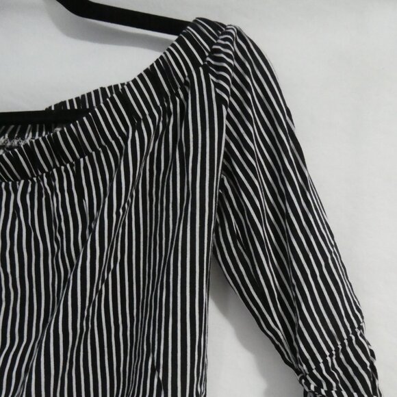 STREETWEAR SOCIETY | medium | Black and White Off The Shoulder Shirt - Picture 12 of 16